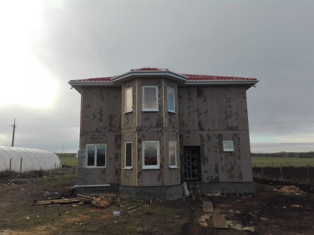 Дом из СИП панелей в Симферополе, начало наружной отделки