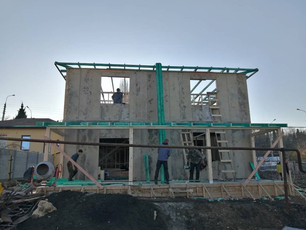 Продолжается строительство СИП дома 200 м2 в Севастополе