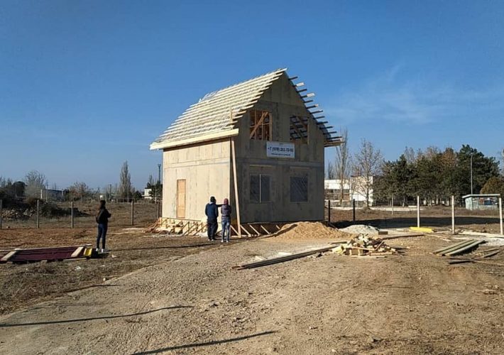 Строящийся СИП дом в городе Саки